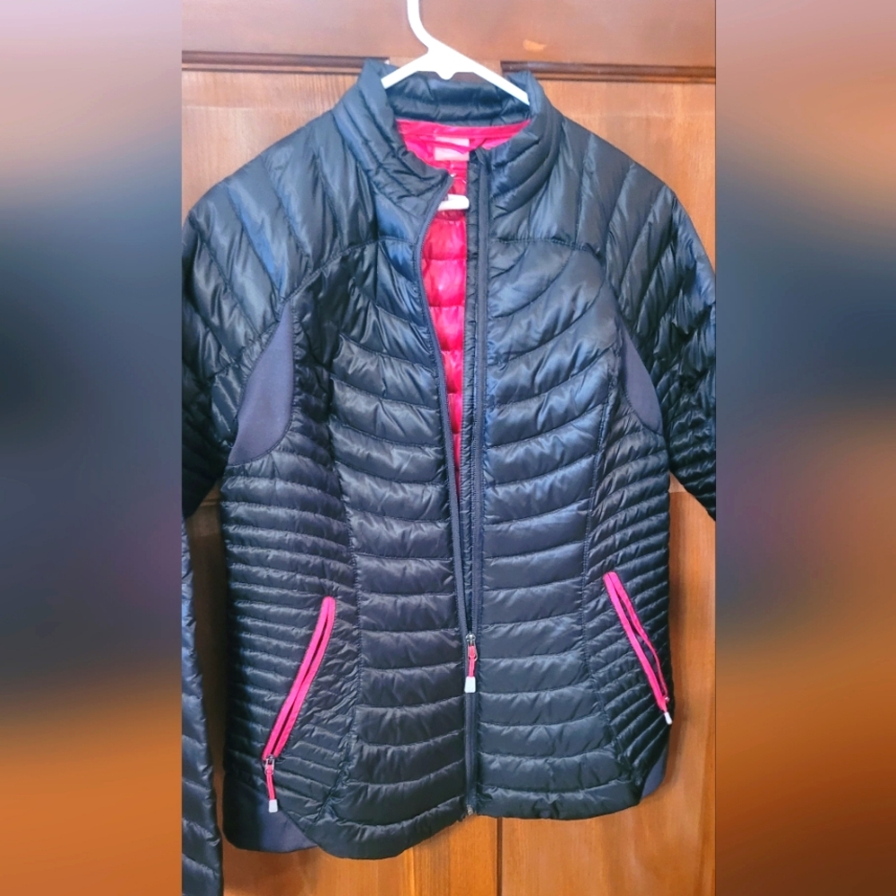 Mountain hiking wear womens black compact jacket puffy Medium